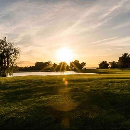 Moment De Detente Sur Le Golf De Pont-Royal Mallemort Buitenkant foto